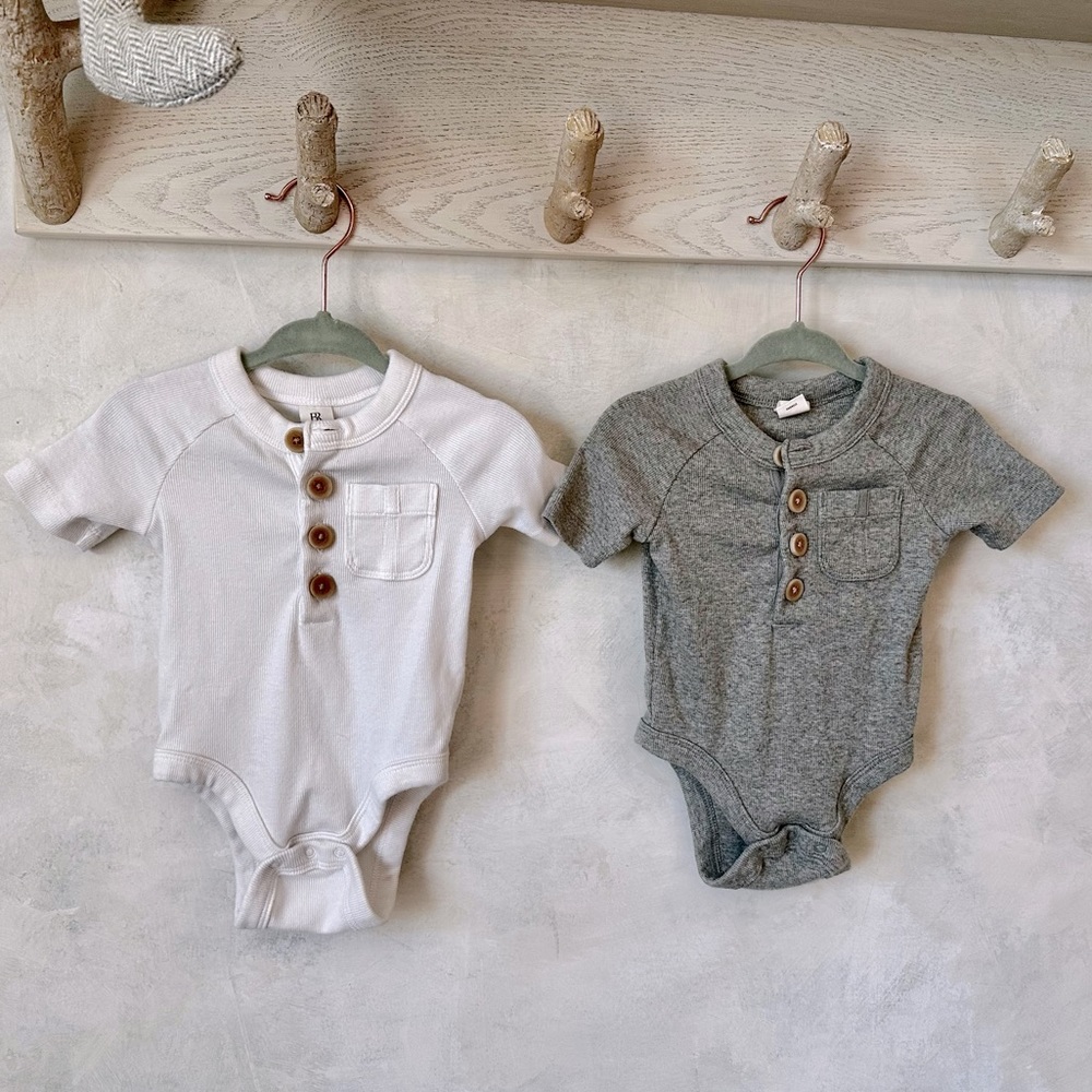 Banana Republic Baby ribbed short sleeve Henley onesies size: 3-6 months